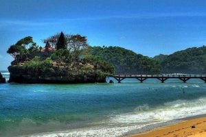 10 Wisata Popular Yang Cocok Dikunjungi Saat Liburan