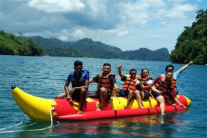 Pantai Tiga Warna Malang, Pantai Cantik yang Bikin Betah dari Pertama Datang
