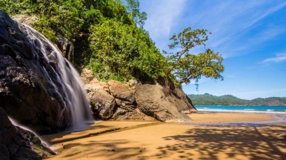 Pantai Lenggoksono Malang, Tempat Liburan yang Bikin Susah Move On